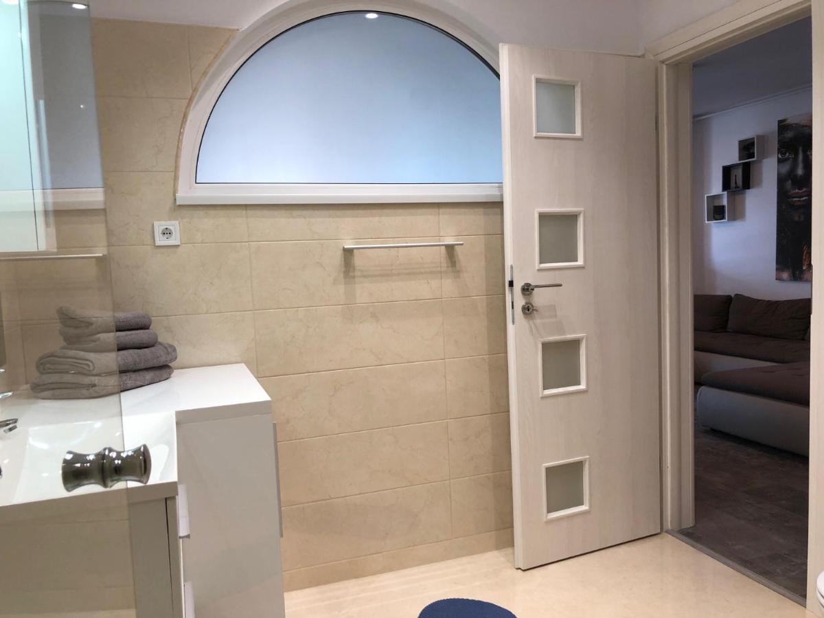 Luxury Westpark 2 Residence Lake View W6 Bukarest Exteriör bild